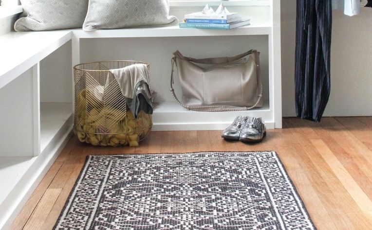 colour of rugs to match floors
